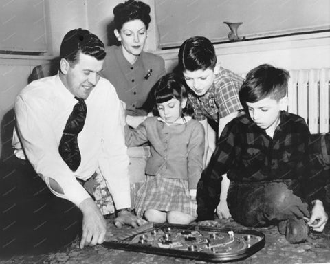 Family Watching Dad Play Bagatelle Pinball Machine 8x10 Reprint Of Old Photo - Photoseeum