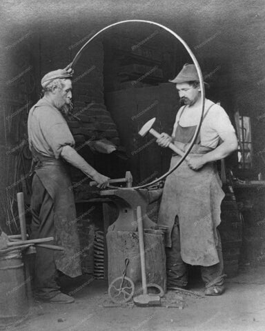 Black Smith Construct Wagon Wheel 1903 Vintage 8x10 Reprint Of Old Photo - Photoseeum