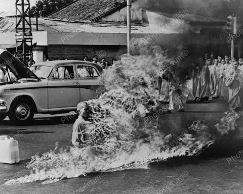 Buddhist Monk  Fiery Protest In Vietnam Vintage Reprint 8x10 Old Photo - Photoseeum