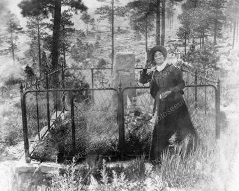 Calamity Jane - Wild Bill Hickocks Grave 8x10 Reprint Of Old Photo - Photoseeum
