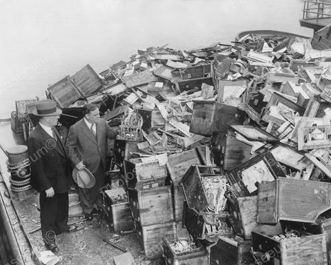 1500 Slot Machines Dumped Overboard 1936 Vintage 8x10 Reprint Of Old Photo - Photoseeum