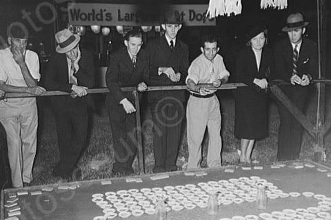 Louisiana Fair Pitching Pennies 4x6 Reprint Of 1930s Old Photo - Photoseeum