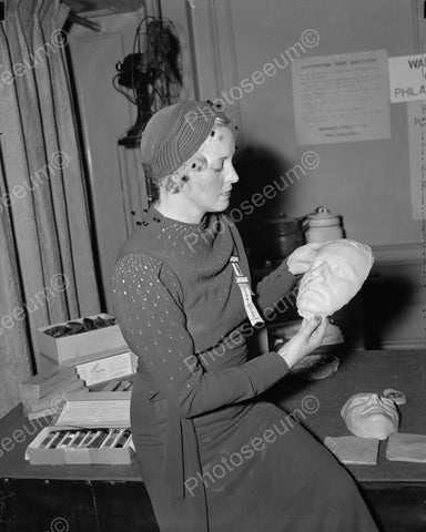 Chic Lady Holds Death Mask 1940s 8x10 Reprint Of Old Photo - Photoseeum