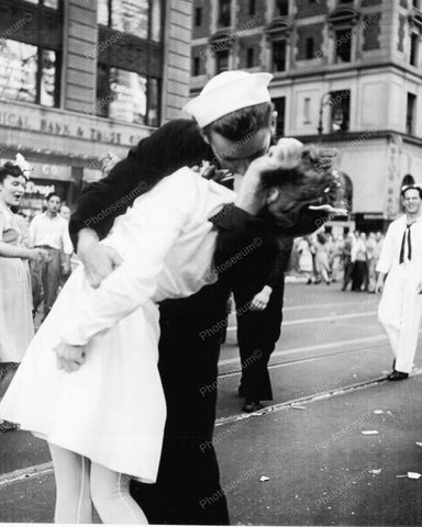 Sailor Kisses The War Goodbye 1940s 8x10 Reprint Of Old Photo - Photoseeum