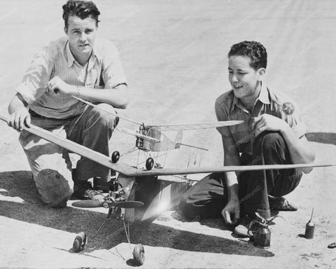 Boys With Giant Gas Model Airplane 8x10 Reprint Of Old Photo - Photoseeum