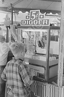 Crane Claw Digger Midway Game 5 Cent Play 4x6 Reprint Of Old Photo - Photoseeum