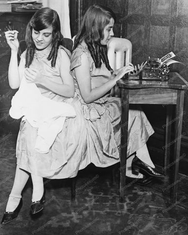Daisy Hilton Typing With Sister Violet  8x10 Reprint Of Old Photo - Photoseeum