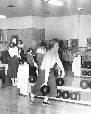 Bowling Alley Woodrail Pinbal Machines On Location 8x10 Reprint Of Old Photo - Photoseeum