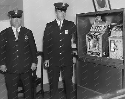 Mills Slot Machines Silent FOK 1931 & Poinsettia 1929 8x10 Reprint Of Old Photo - Photoseeum