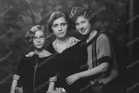 Victorian Mother & Daughters Portrait 4x6 Reprint Of Old Photo - Photoseeum