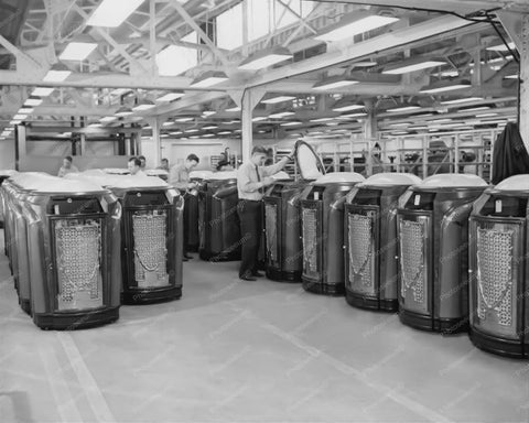 Seeburg Trashcan Jukebox Factory 1940s 8x10 Reprint Of Old Photo - Photoseeum