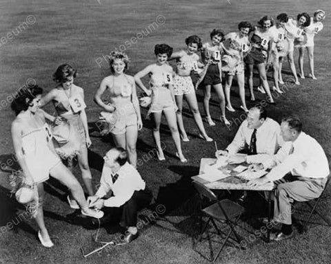 Leggy Beauty Pageant Finalists In Shorts 8x10 Reprint Of Old Photo - Photoseeum
