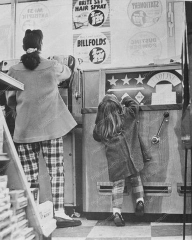 Slot Machines Being Played In A Laundromat 8x10 Reprint Of Old Photo - Photoseeum