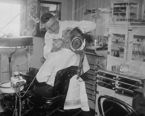 Dentist Giving Freezing Injection 8x10 Reprint Of Old Photo - Photoseeum