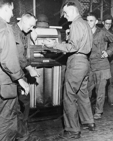 Soldiers & A Mills Throne of Music Juke Box 8x10 Reprint Of Old Photo - Photoseeum