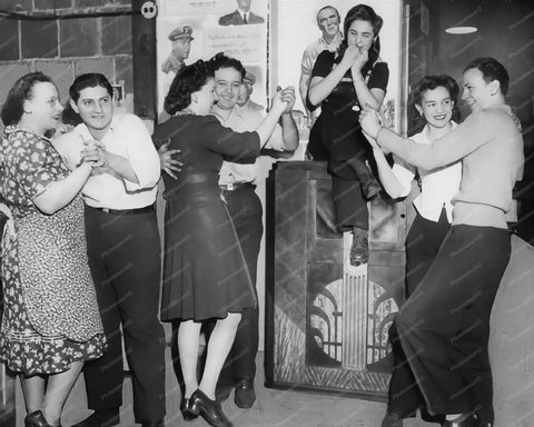 Jukebox Dance 1940s Vintage 8x10 Reprint Of Old Photo - Photoseeum
