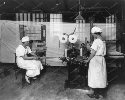 Women Workers Gum Wrapping Factory 8x10 Reprint Of Old Photo - Photoseeum