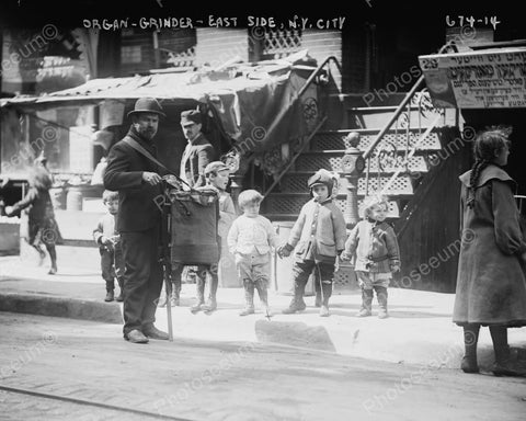 Organ Grinder Plays NY As Children Watch 8x10 Reprint Of Old Photo - Photoseeum