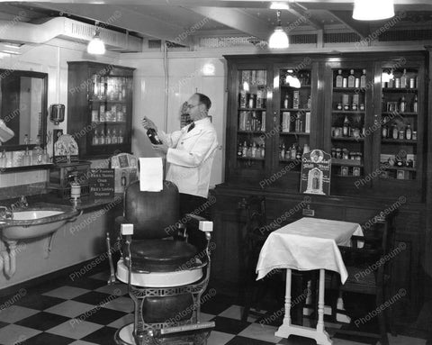 Barber Chair 1933 Vintage 8x10 Reprint Of Old Photo - Photoseeum