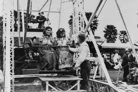 Ferris Wheel Girls Carnival Texas 1940s 4x6 Reprint Of Old Photo - Photoseeum