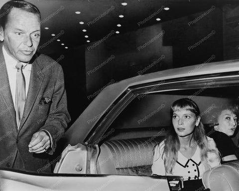 Frank Sinatra Mia Farrow In Car Candid 8x10 Reprint Of Old Photo - Photoseeum