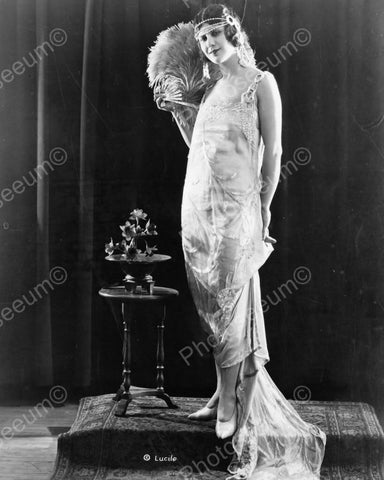 Elegant Flapper Girl Poses 1920s 8x10 Reprint Of Old Photo - Photoseeum