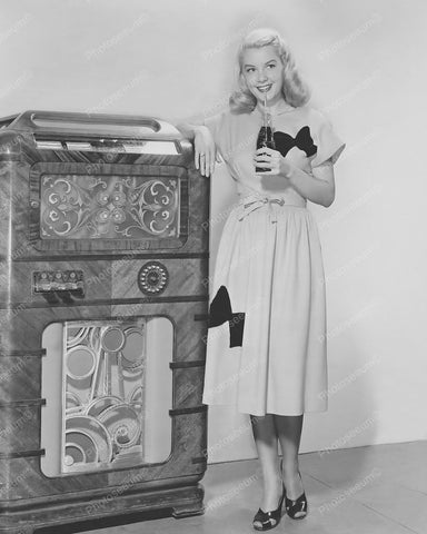 Wurlitzer Jukebox 1940's Pretty Girl 8x10 Reprint Of Old Photo - Photoseeum