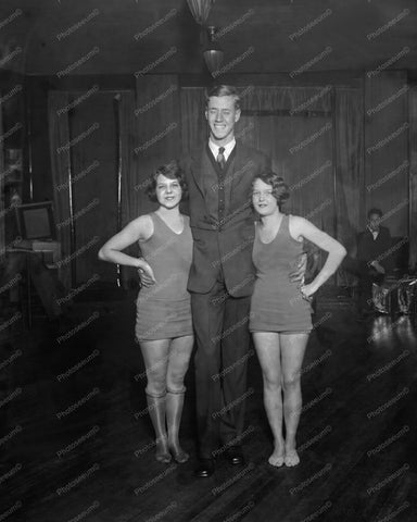 Dick Nash Giant Poses With 2 Girls 8x10 Reprint Of Old Photo - Photoseeum