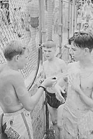 Glen Echo Kids Getting Soaked 1940s 4x6 Reprint Of Old Photo - Photoseeum