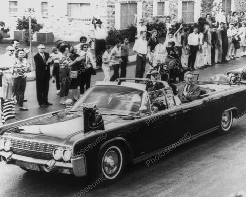 U.S. President Kennedy Motorcade Vintage 1963 Reprint 8x10 Old Photo - Photoseeum