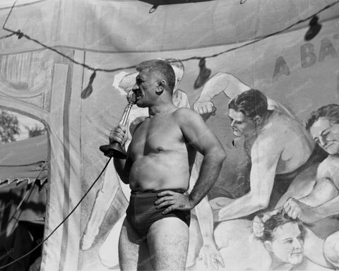Carnival Wrestler Speaks To Crowd 8x10 Reprint Of Old Photo - Photoseeum