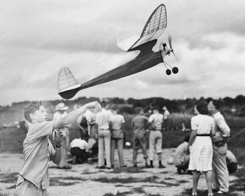 Model Airplane Live Demonstration 8x10 Reprint Of Old Photo - Photoseeum
