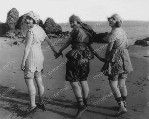 Bathing Beauties On The Beach Vintage 1920s 8x10 Reprint Of Old Photo - Photoseeum