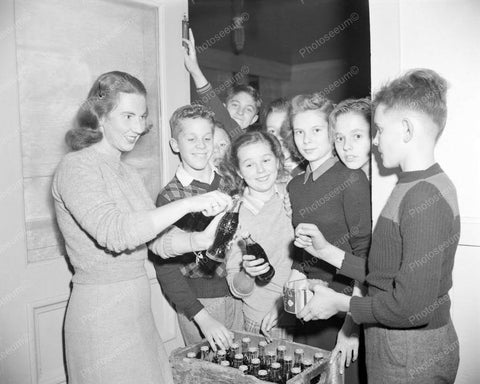Students Enjoy A Case Of Coca Cola 1946 Vintage 8x10 Reprint Of Old Photo - Photoseeum
