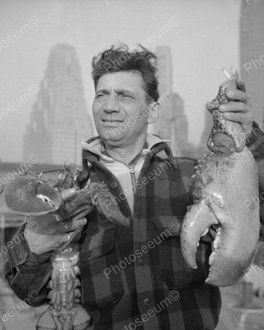 Giant Lobster 1943 Vintage 8x10 Reprint Of Old Photo - Photoseeum