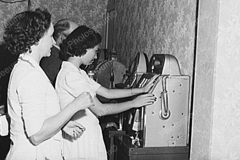 Ladies Play Slot Machines 4x6 Reprint Of Old Photo - Photoseeum