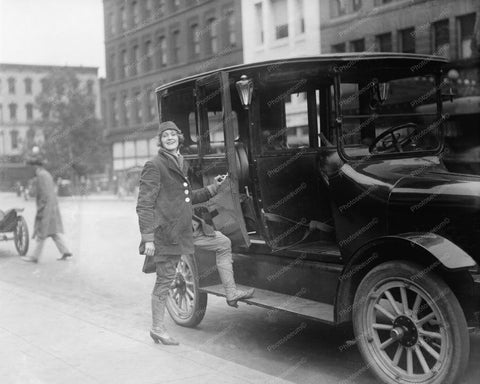 Woman Taxi Driver Poses Circa 1920s 8x10 Reprint Of Old Photo - Photoseeum