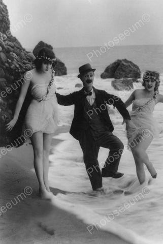 Crazy Man Struts On Beach W Pretty Ladies Old 4x6 Reprint Of Photo - Photoseeum