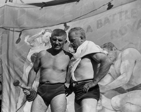 Carnival Wrestlers Chat 8x10 Reprint Of Old Photo - Photoseeum