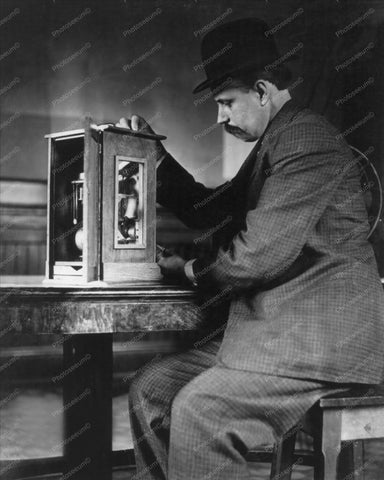 Man Fixes Antique Vending Machine 8x10 Reprint Of Old Photo - Photoseeum