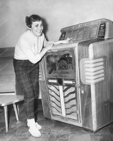 HC Evans Constellation Model 135 Jukebox 1949 Vintage 8x10 Reprint Of Old Photo - Photoseeum