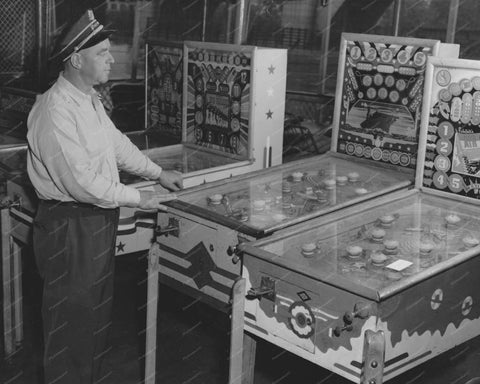 Exhibit Big Parade & Wms Flat Top Pinball Machines 8x10 Reprint Of Old Photo - Photoseeum