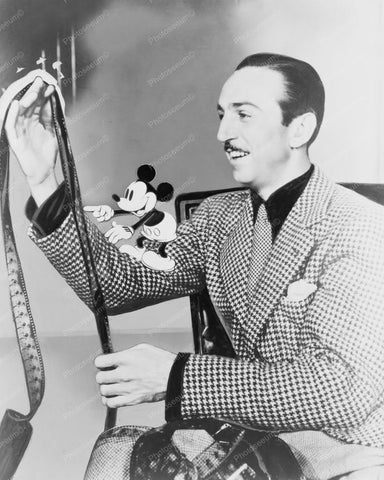 Walt Disney &  Mickey Mouse View Film! 8x10 Reprint Of Old Photo - Photoseeum
