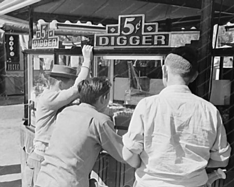 Digger Crane Game 5 Cent Arcade Claw 1940s California Fair 8x10 Reprint Of Photo - Photoseeum