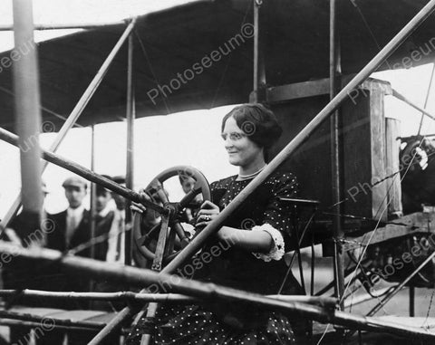 Lady Pilot Flies Antique Airplane 1900s 8x10 Reprint Of Old Photo - Photoseeum