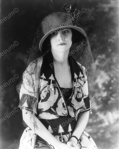 Lady In Classic 1930s Hat With Brim 8x10 Reprint Of Old Photo - Photoseeum