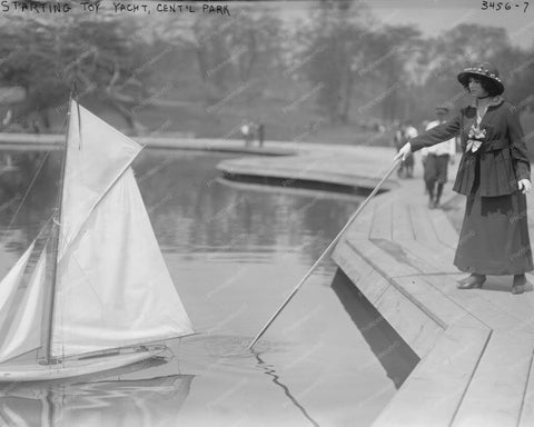 Toy Yacht  Race In Central Park 8x10 Reprint Of Old Photo - Photoseeum