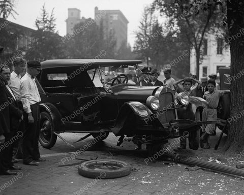Car Accident Crash Into Pole 1926 Vintage 8x10 Reprint Of Old Photo - Photoseeum