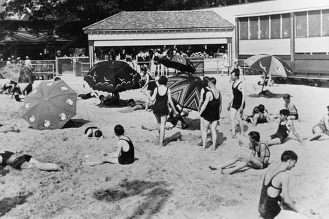 Glen Echo Sunbathers with Umbrellas 4x6 Reprint Of Old Photo - Photoseeum