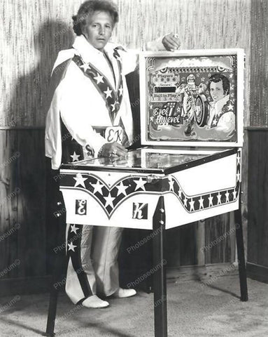 Evel Knievel & Home Ed Pinball Machine 8x10 Reprint Of Old Photo - Photoseeum